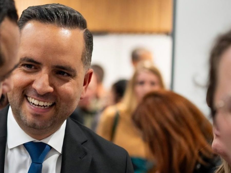 Élections municipales 2026. A Meyzieu, Christophe Quiniou tombe face à Issam Benzeghiba