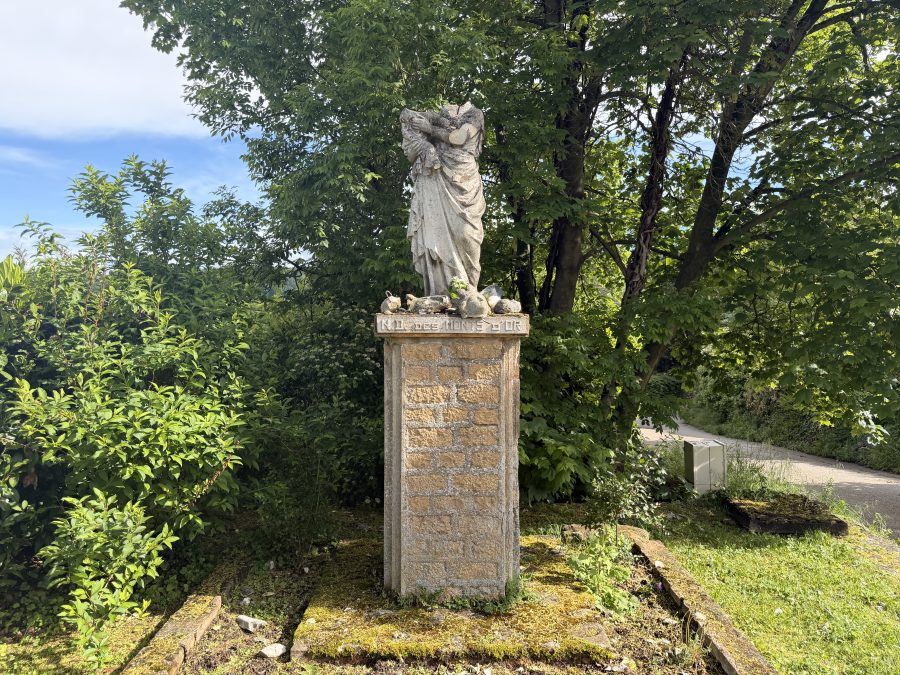 Près de Lyon. La décapitation d’une statue indigne les habitants de la commune