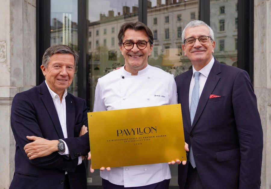 Après deux ans d’attente, le chef le plus étoilé du monde va ouvrir son restaurant à Lyon